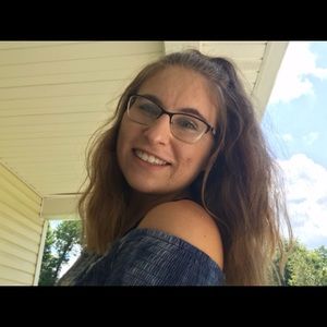 Meet your Posher, Caitlin